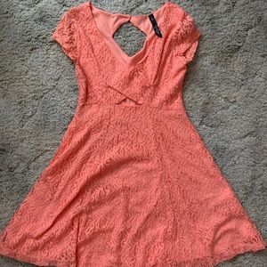 Jessica Simpson Criss-cross dress!